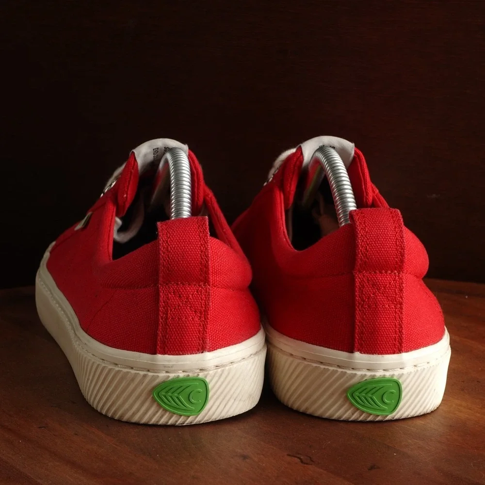 Cariuma Sneakers Unisex Size M10.5 W12 Red OCA Low Canvas Modern Casual Shoes